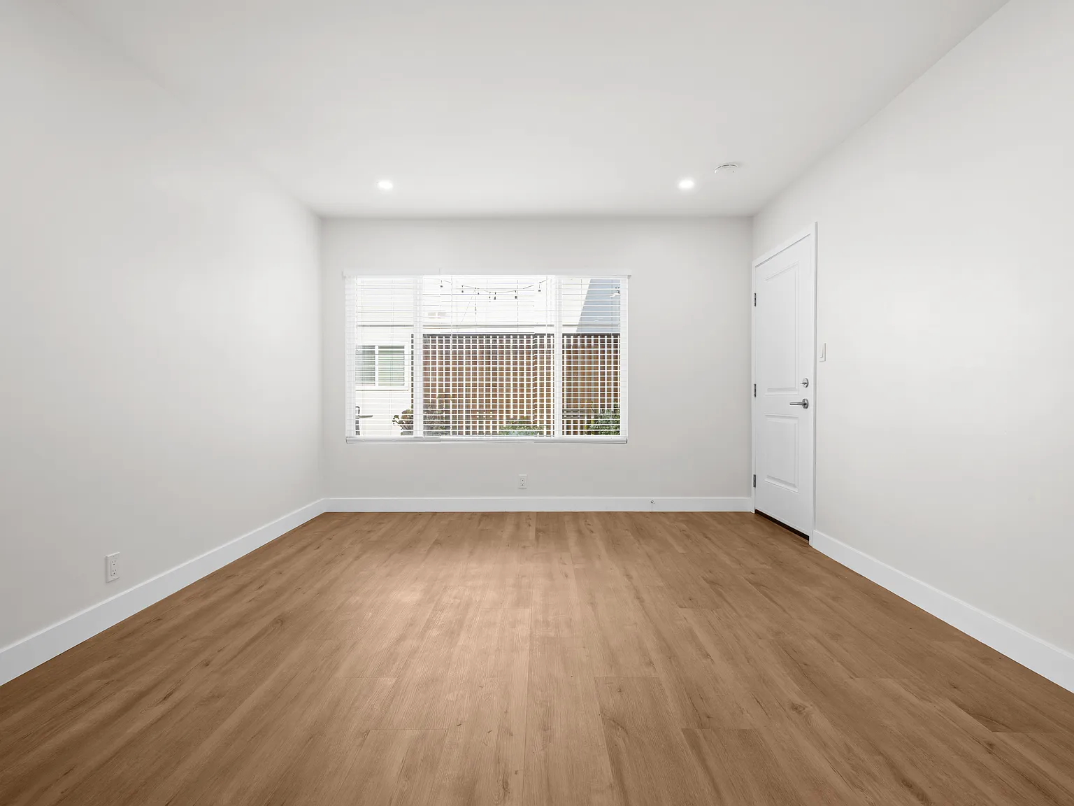 550 N Orlando Ave — Photo 2