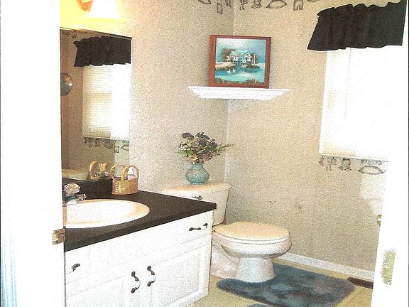 Downstairs Bath w/ Laundry 