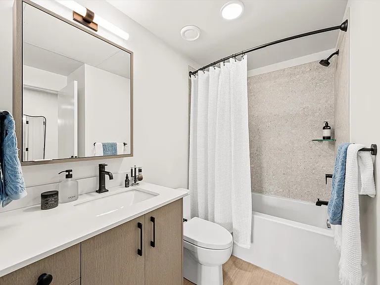 1131 Lawrence Ave — Photo 22