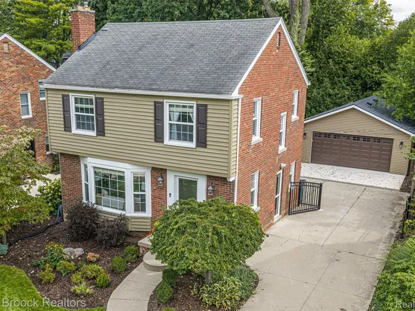 1516 Edgewood Dr, Royal Oak, MI 48067