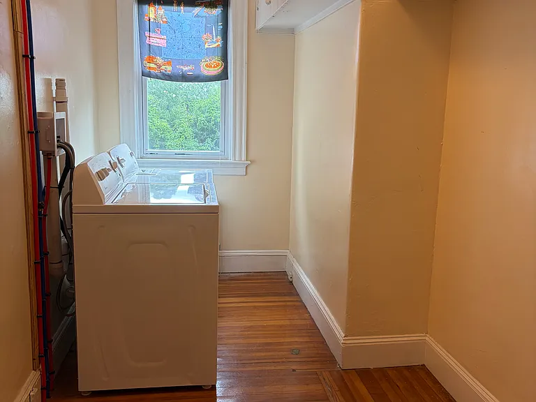 390 Lloyd Ave #1 — Photo 6