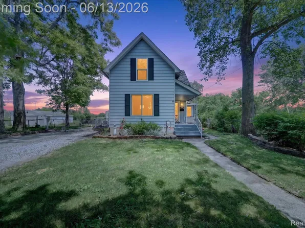 47 Avery St, Mount Clemens, MI 48043