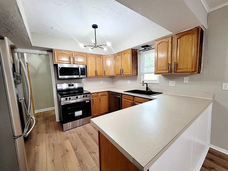 3116 W University Ave — Photo 16