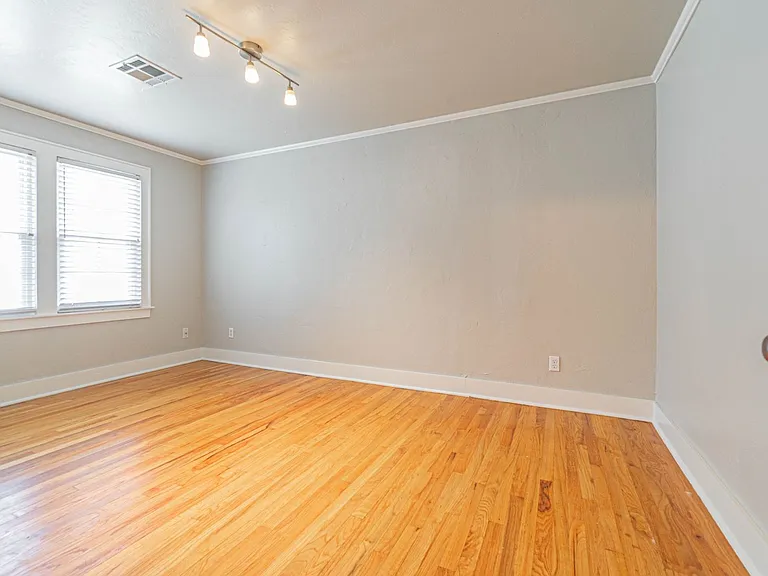 628 W Comanche St — Photo 23