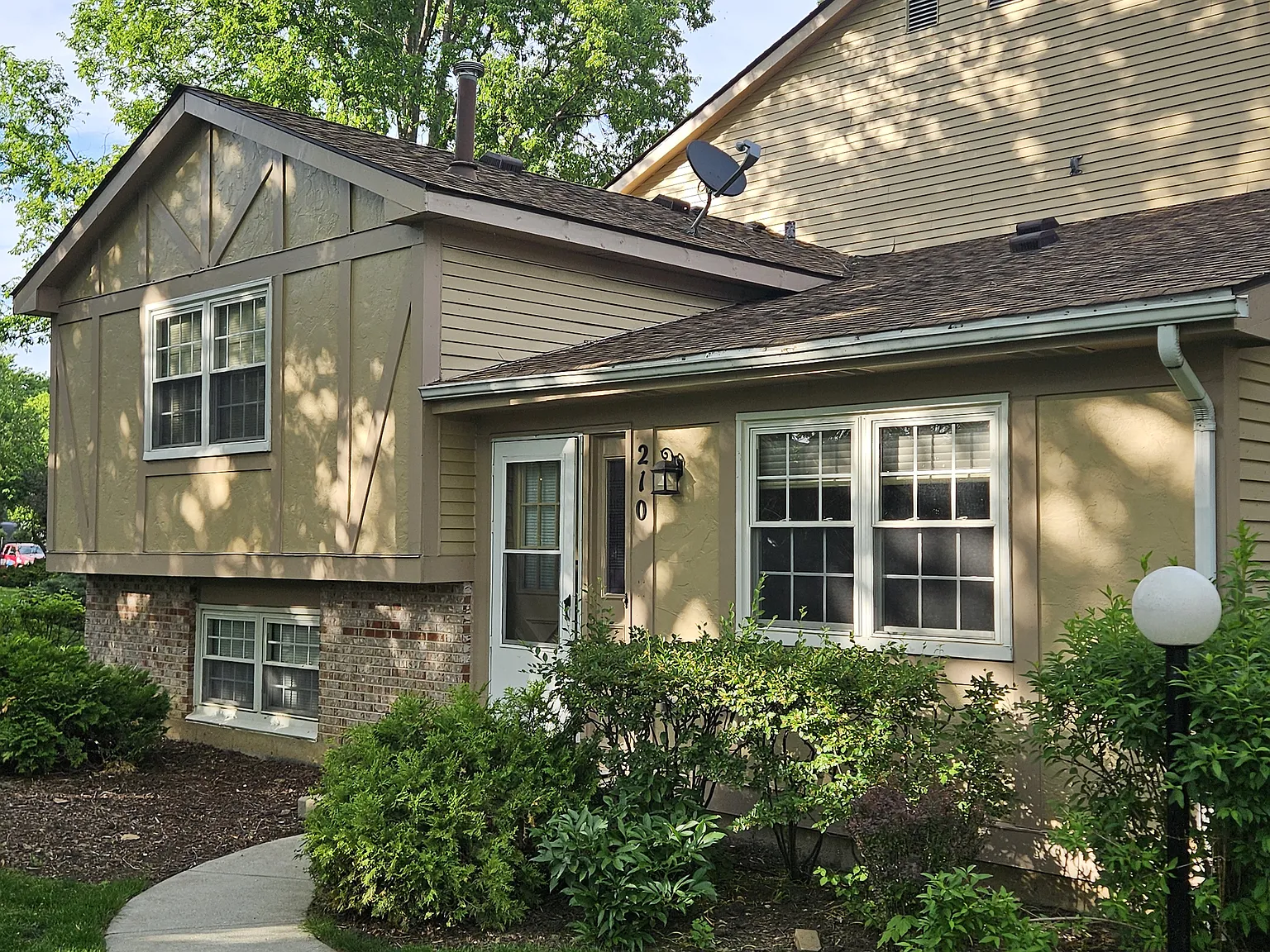 3 bed, 1.5 bath, 1290 sqft, $2,250 — Photo 1