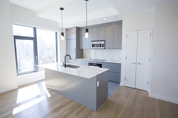 Rented by Bond New York | media 20