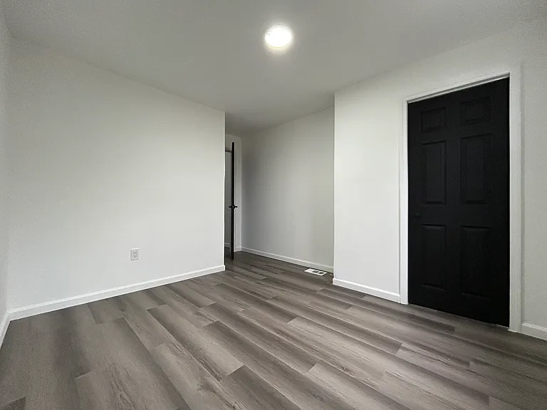 4922 Saybrook Ave — Photo 7