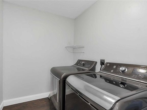 3rd image of 15024 Lenox Dr #324