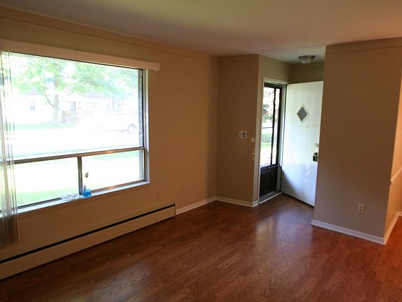 2nd image of 256 Lincoln Ave