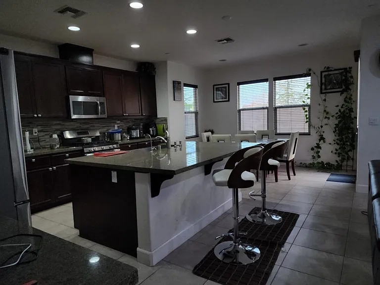 5684 Saratoga Cir — Photo 36