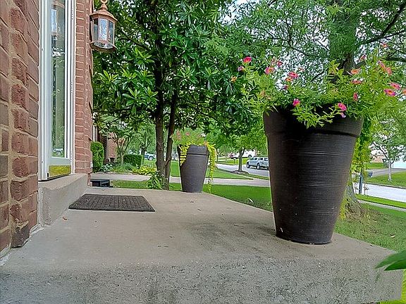 4th image of 748 Emmett Creek Ln