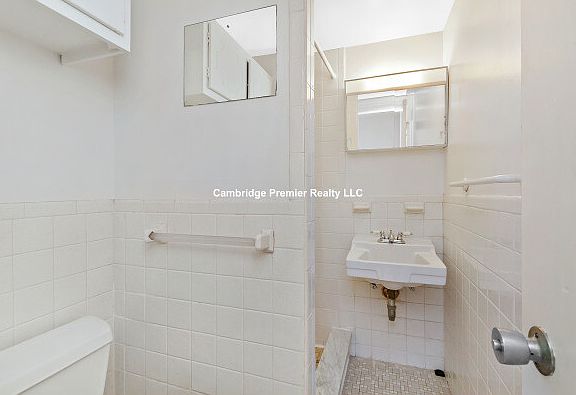 5th image of 287 Harvard St Ste 2