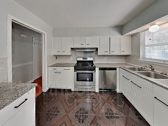 4th image of 1742 Virginia St