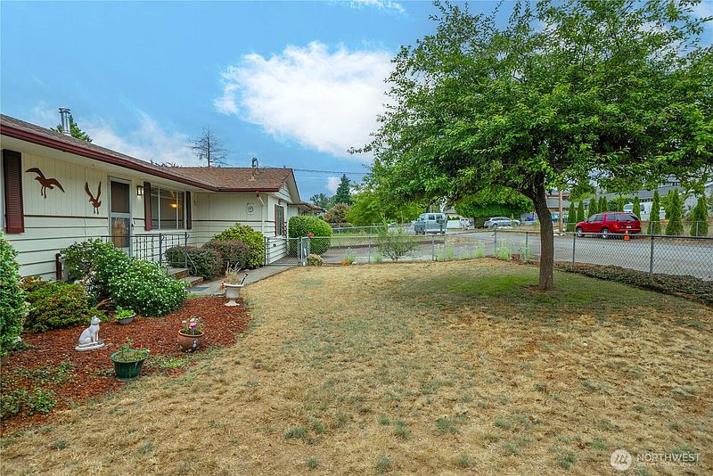 3rd image of 17825 111th Avenue SE