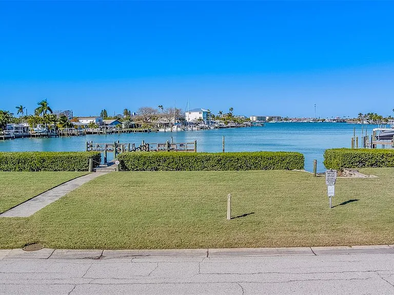 717 Sunset Cv — Photo 2