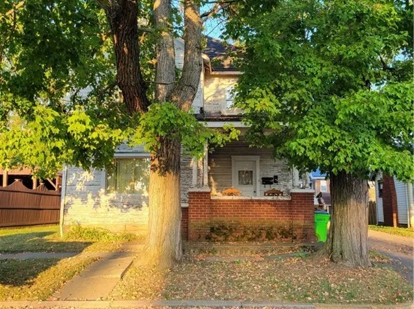 220 S 8th St, Coshocton, OH 43812