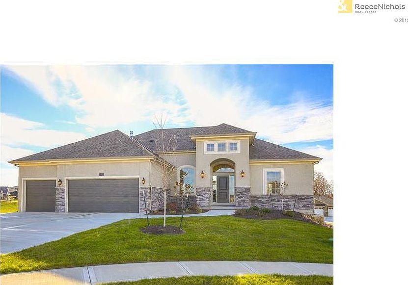 King Building - The Mitchell Reverse 1 1/2 Story. The images are from a different model. Please inqu