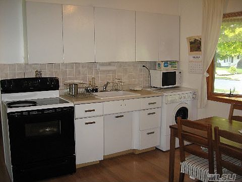 2nd image of 33 Boxwood Ln
