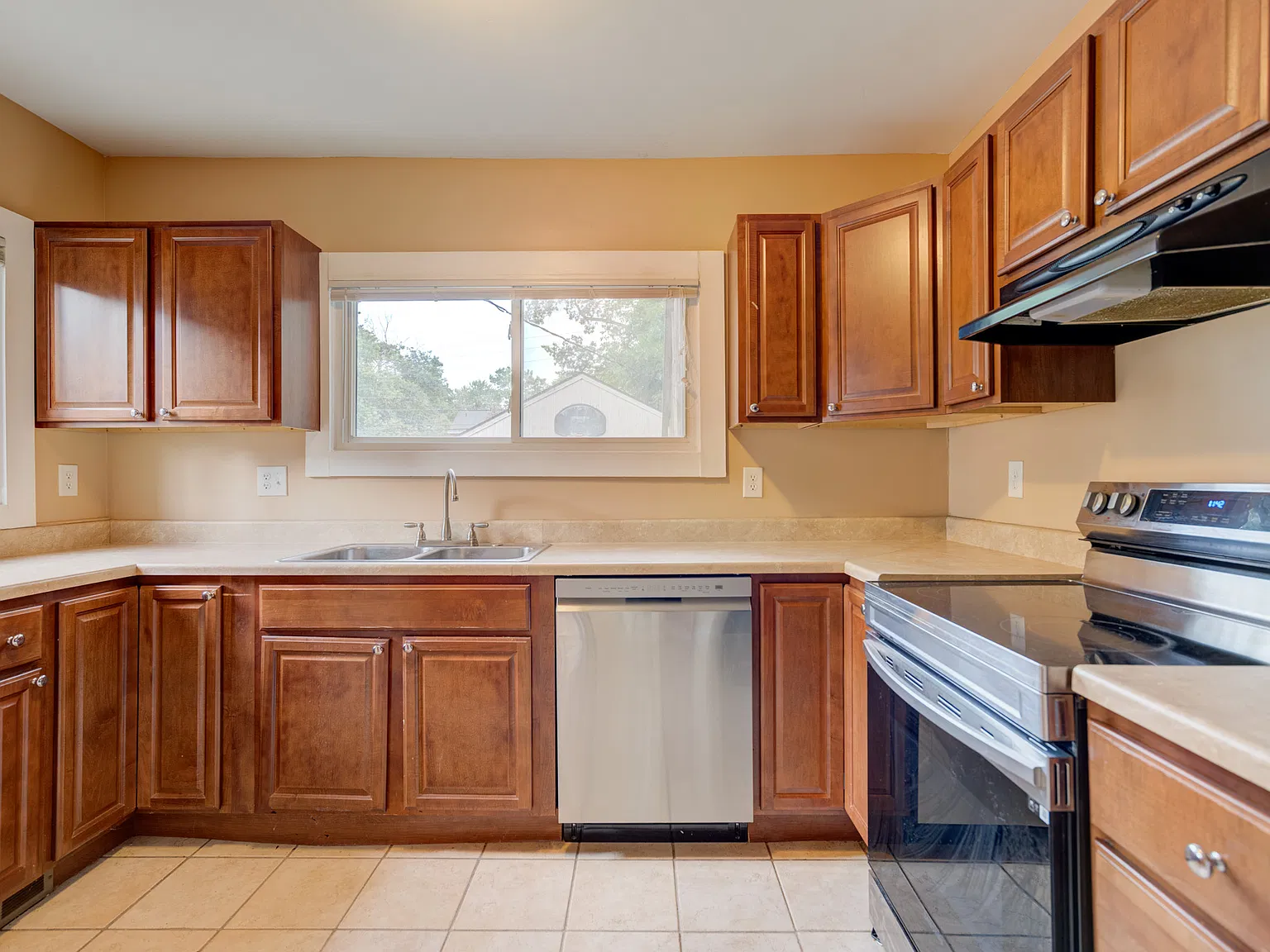 2 bed, 928 sqft, $1,550 — Photo 2
