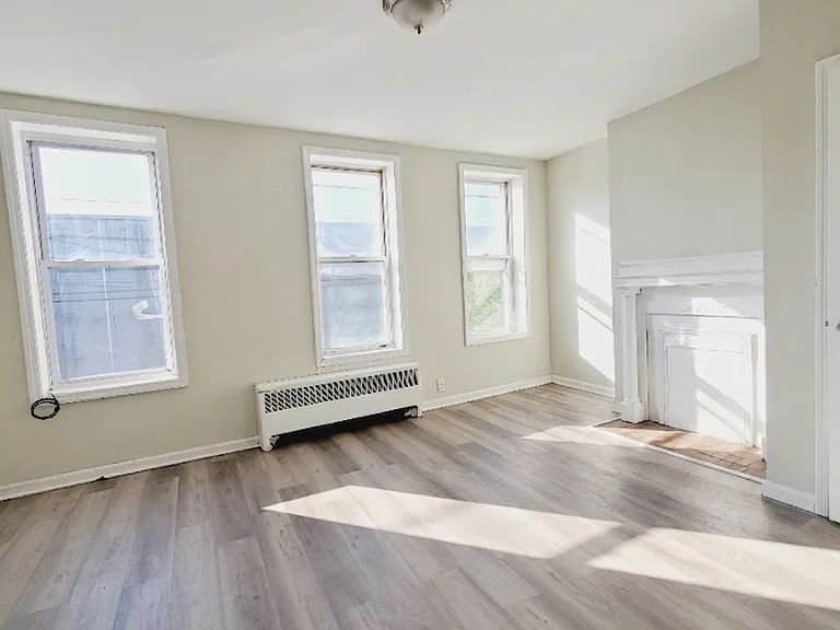 146 W Side Ave #2R — Photo 3