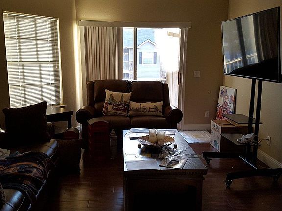 Large living space, very bright opens to large screened pati