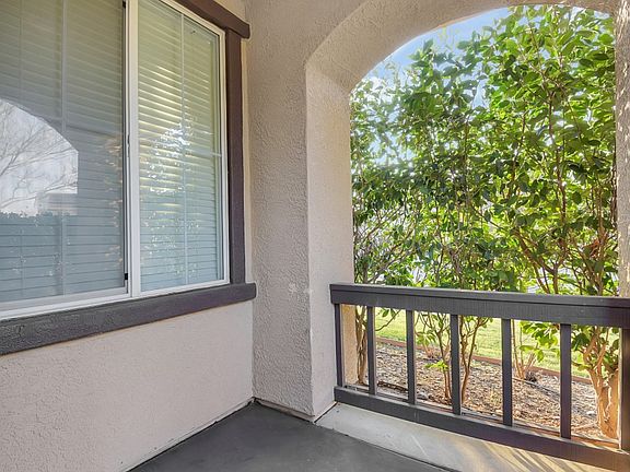 3rd image of 1728 Waterfall Dr