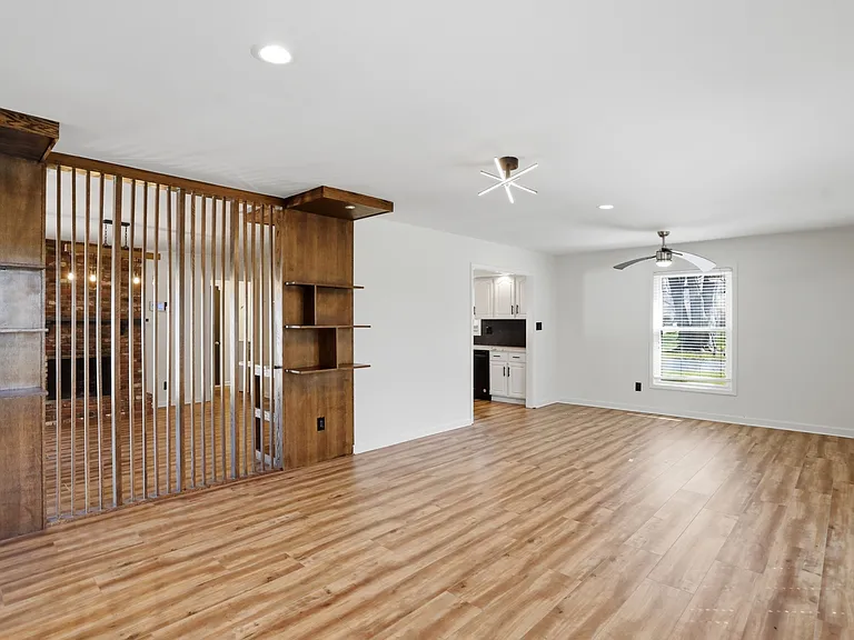 512 Lexington Blvd — Photo 4