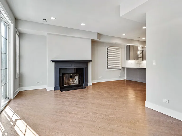 2710 N Wayne Ave — Photo 16