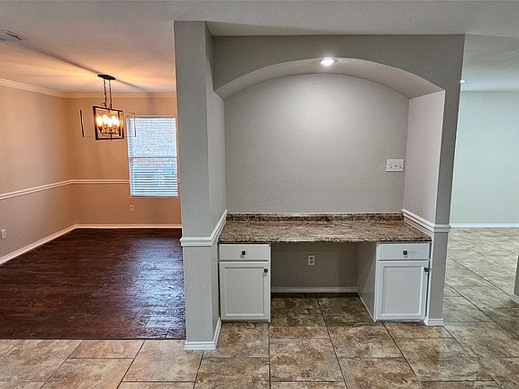 5th image of 5113 Sandra Dr