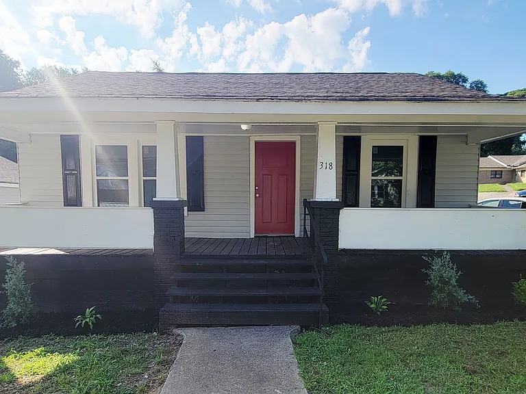 318 E Sumter St — Photo 1