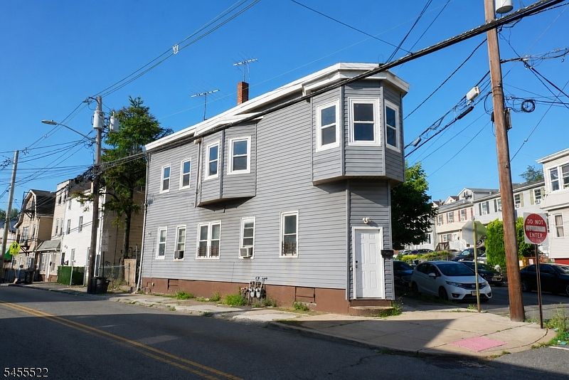 2nd image of 113 E Main St