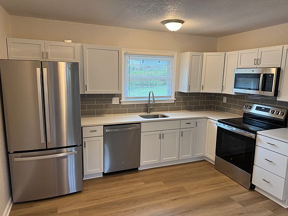 3rd image of 4800 S Crysler Dr