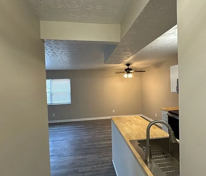 2390 W North Bend Rd #4 — Photo 2