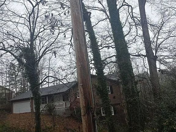 3rd image of 110 Thornwood Dr SW