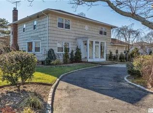 1011 Wateredge Pl, Hewlett, NY 11557