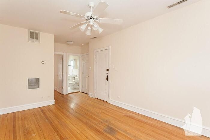 1st image of 1200 W Wellington Ave #3R