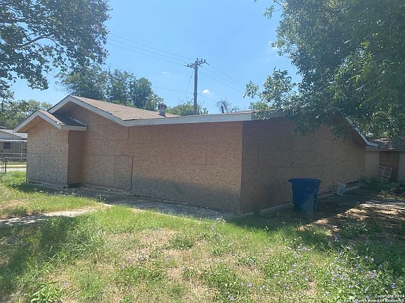 2nd image of 1402 W SOUTHCROSS BLVD