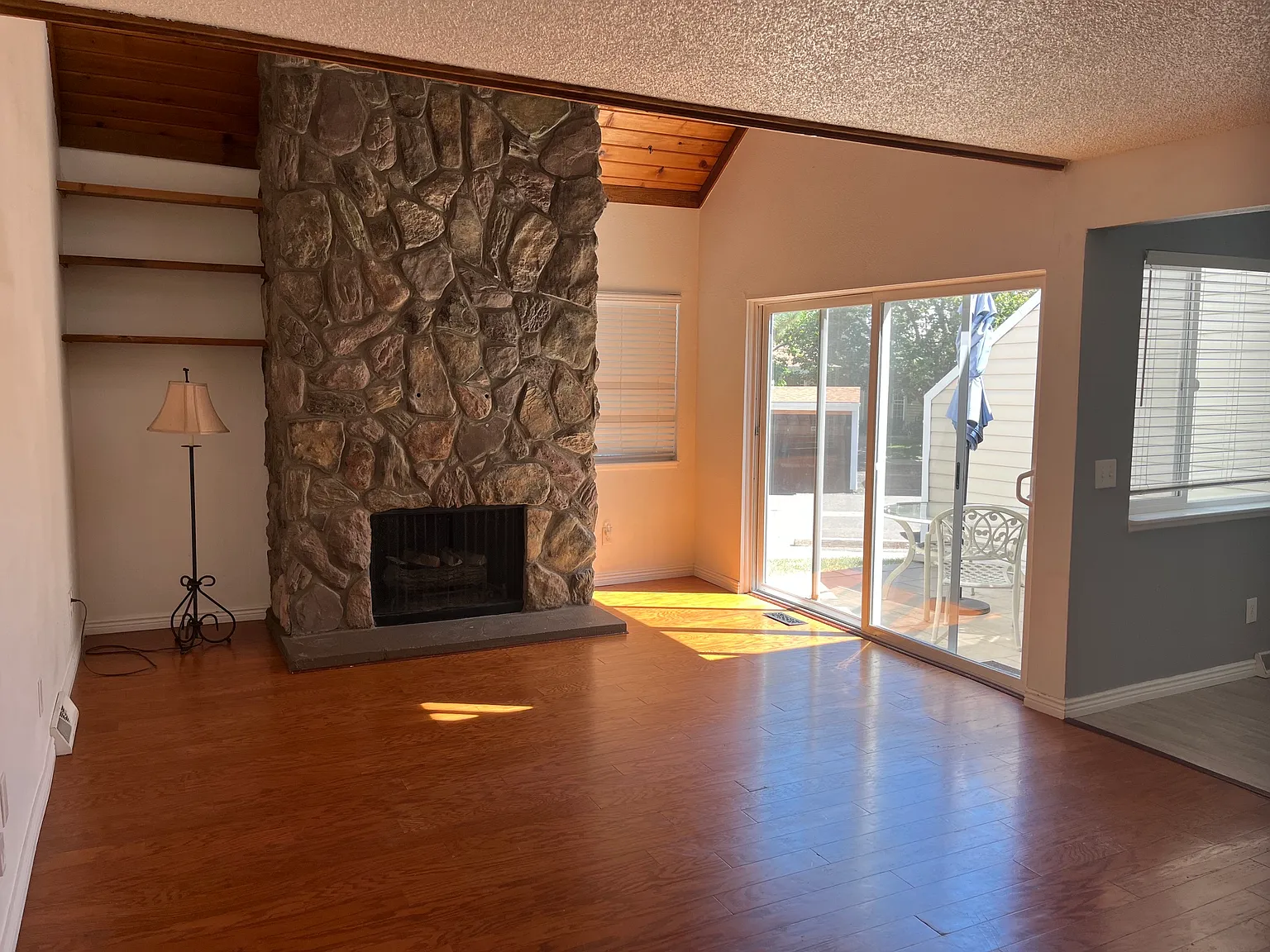 1 bed, 850 sqft, $2,000 — Photo 4