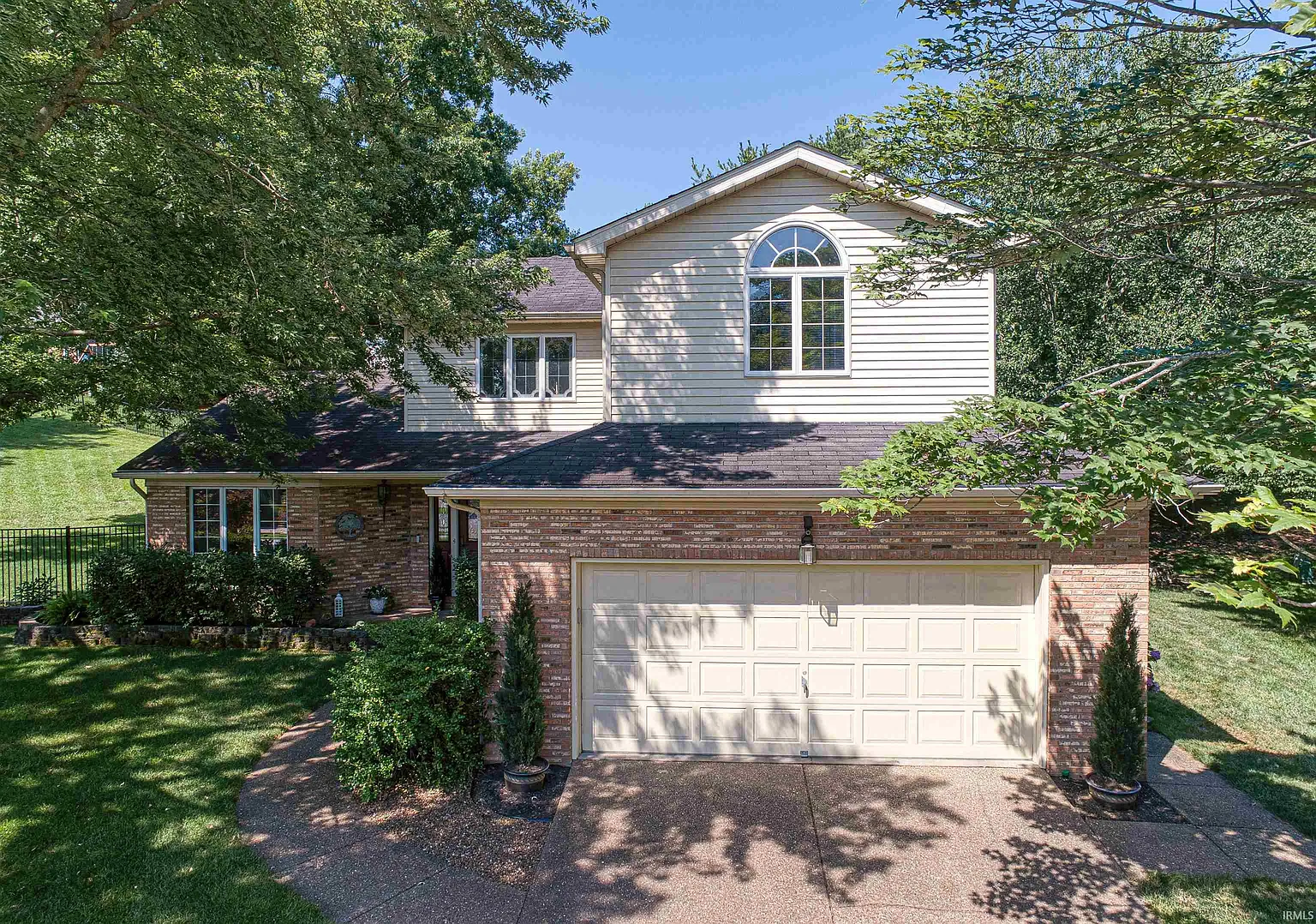 8688 Hillside Dr photo 1