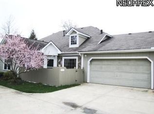 8246 Cyrus Ln, Northfield, OH