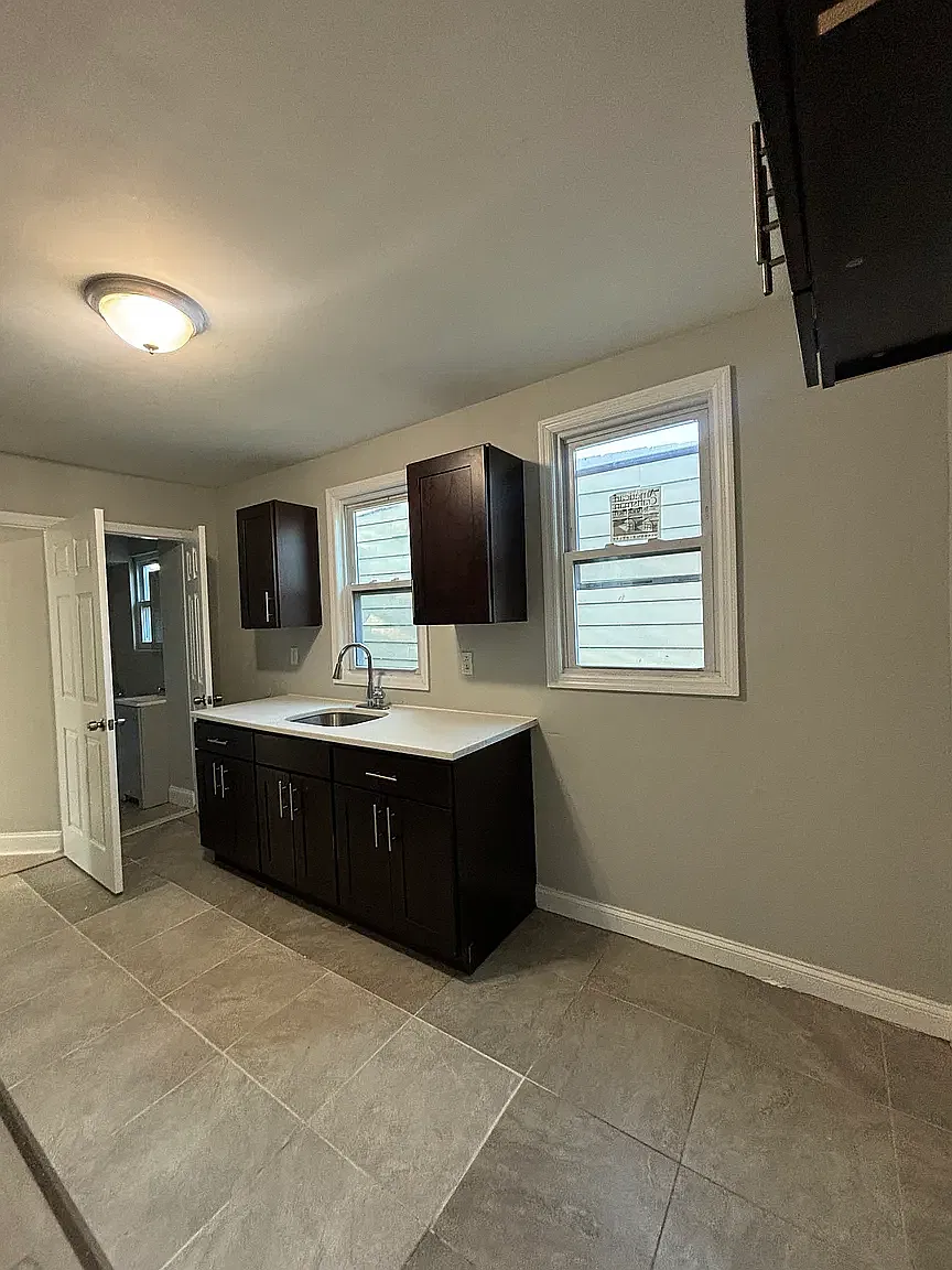 4 bed, 1200 sqft, $2,149 — Photo 1