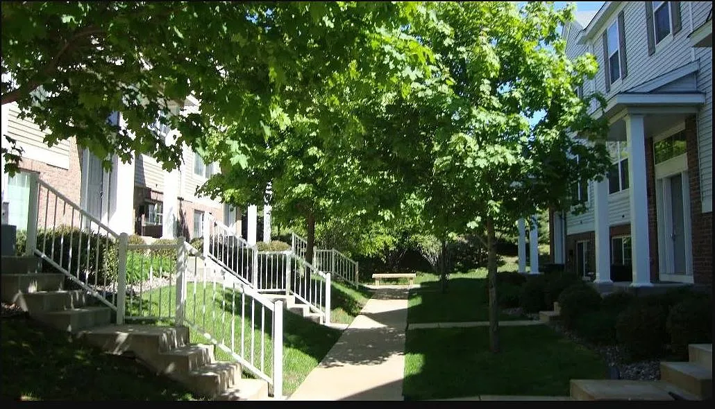 2 bed, 1.5 bath, 1810 sqft, $2,200 — Photo 4