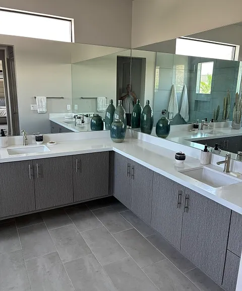 Primary bedroom bathroom