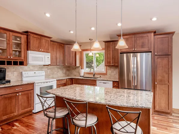 9385 Jasmine Ave S, Cottage Grove, MN 55016