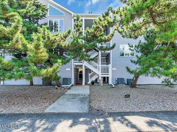 4th image of 103 23rd Avenue # 3