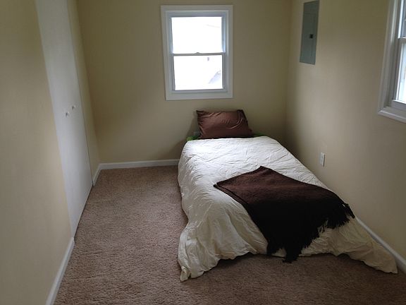 4th image of 399 Gaynor Ave