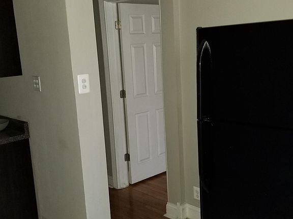 4th image of 11121 S Longwood Dr #1