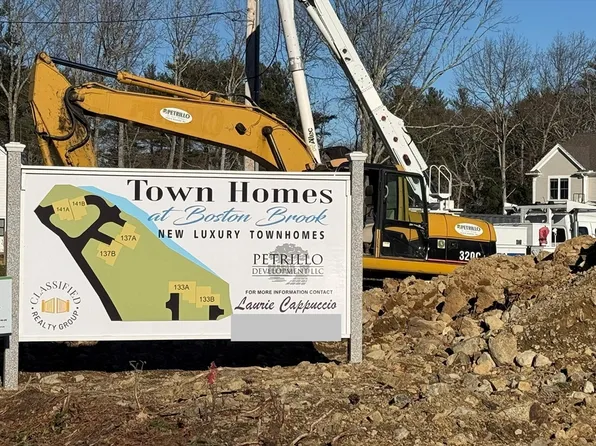 137 Essex St, Middleton, MA 01949