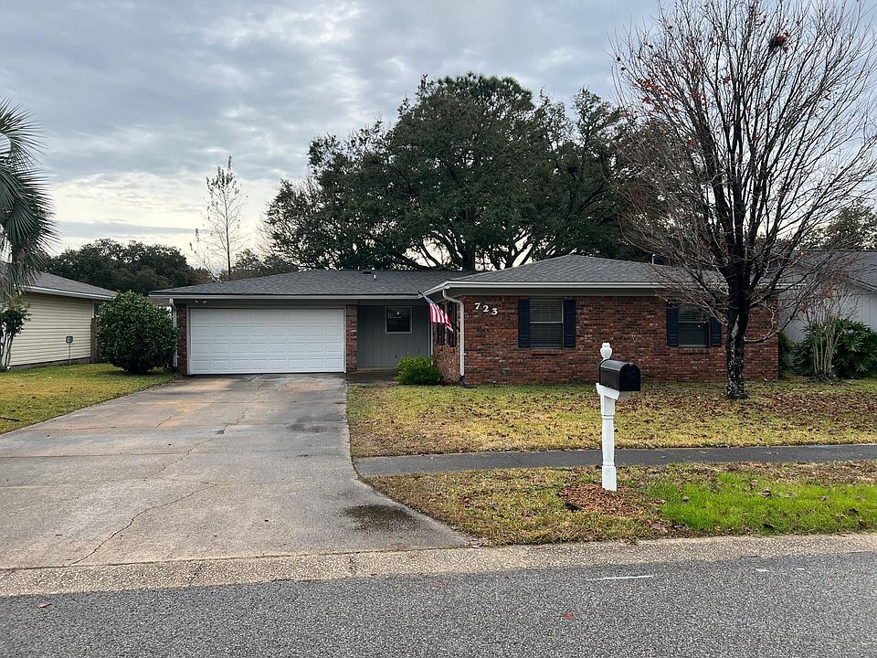 1st image of 723 Clark Dr