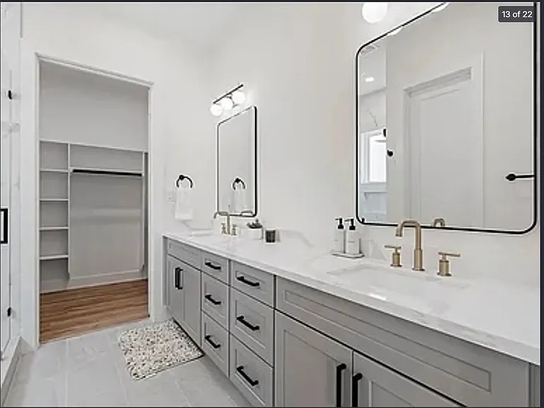 6532 Weston St — Photo 2